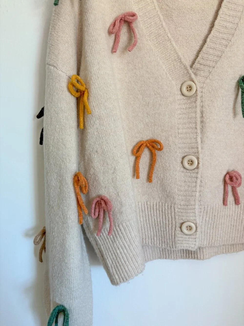 Entro Bow Detail Cardigan 🎀 | Neutral Knit w/ Colorful Bows (M) - Picture 4 of 5